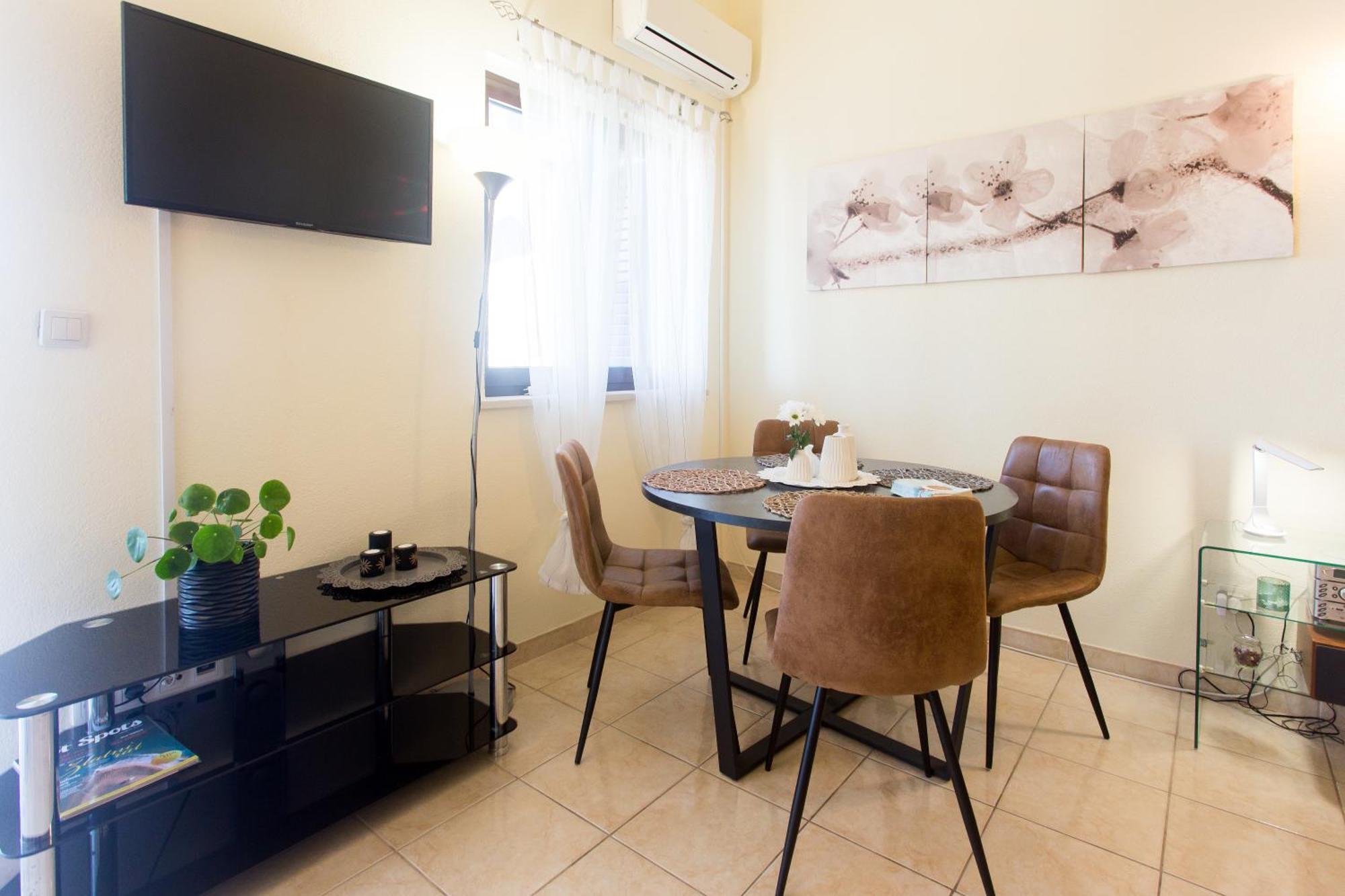 Apartmani Stanic Seget Vranjica Habitación foto
