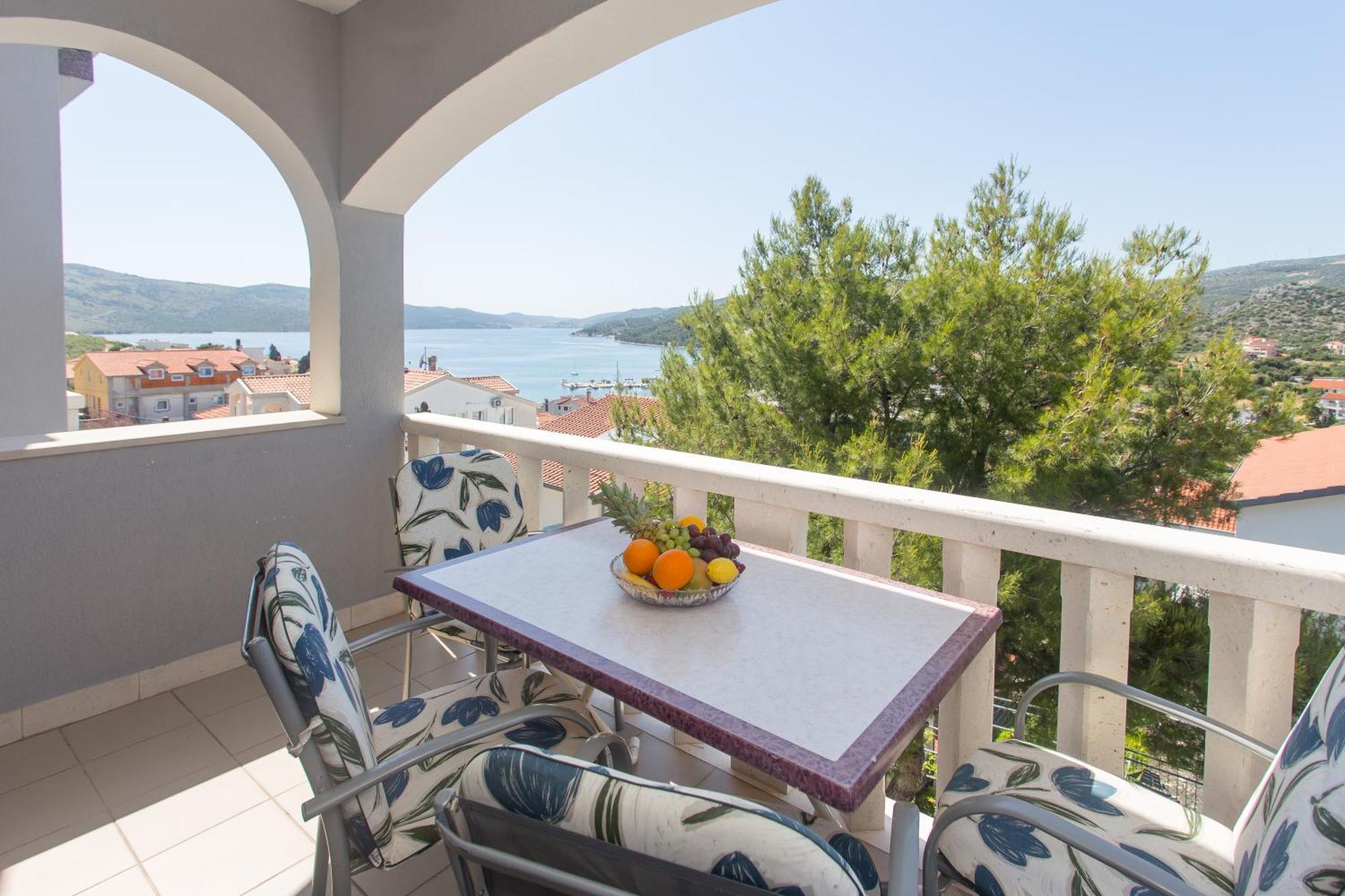 Apartmani Stanic Seget Vranjica Habitación foto